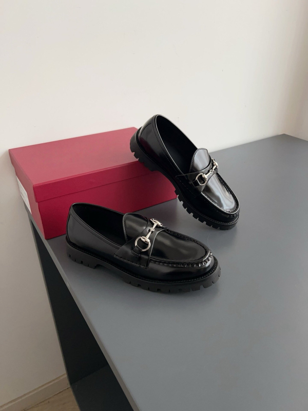 Γυναικείοι loafers από γνήσιο δέρμα, 2026 vintage, βρετανικό στυλ, με φαρδιά σόλα και μεταλλική αγκράφα σε στυλ ιππασίας