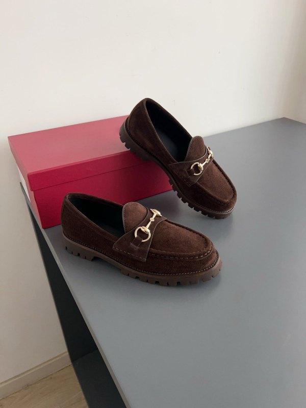 Γυναικείοι loafers από γνήσιο δέρμα, 2026 vintage, βρετανικό στυλ, με φαρδιά σόλα και μεταλλική αγκράφα σε στυλ ιππασίας