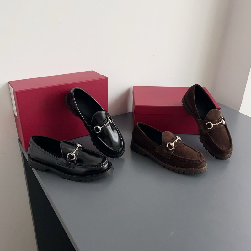 Γυναικείοι loafers από γνήσιο δέρμα, 2026 vintage, βρετανικό στυλ, με φαρδιά σόλα και μεταλλική αγκράφα σε στυλ ιππασίας