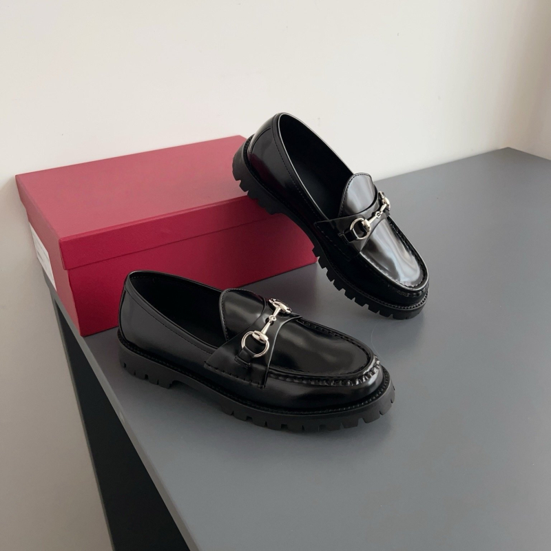 Γυναικείοι loafers από γνήσιο δέρμα, 2026 vintage, βρετανικό στυλ, με φαρδιά σόλα και μεταλλική αγκράφα σε στυλ ιππασίας