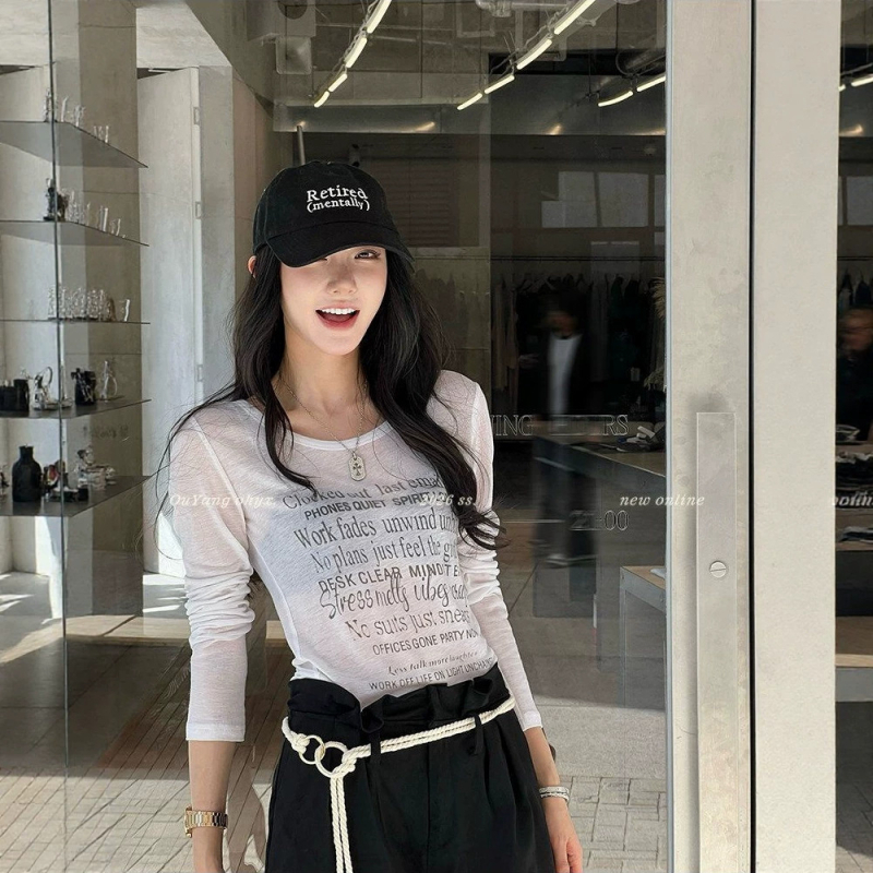 Γυναικεία μακρυμάνικη T‑shirt με στρογγυλό λαιμό σε κορεάτικο στυλ, χαλαρή γραμμή, εκτύπωση με γράμματα, καθημερινή χρήση.