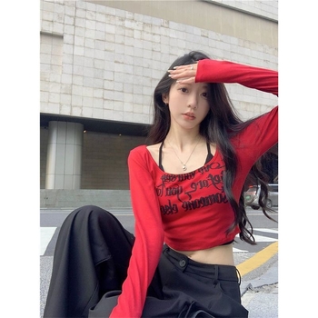 Κόκκινο γυναικείο μακρυμάνικο T-shirt, εφαρμογή στενή, U-λαιμός, αμερικανικό ρετρό στυλ, κοντό μήκος για φθινόπωρο-χειμώνα