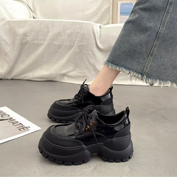 Γυναικεία loafers με χοντρή σόλα σε βρετανικό στυλ, με κορδόνια, συνθετικό δέρμα, για άνοιξη-φθινόπωρο, 2026.