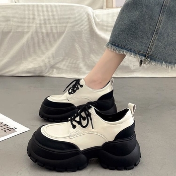 Γυναικεία loafers με χοντρή σόλα σε βρετανικό στυλ, με κορδόνια, συνθετικό δέρμα, για άνοιξη-φθινόπωρο, 2026.