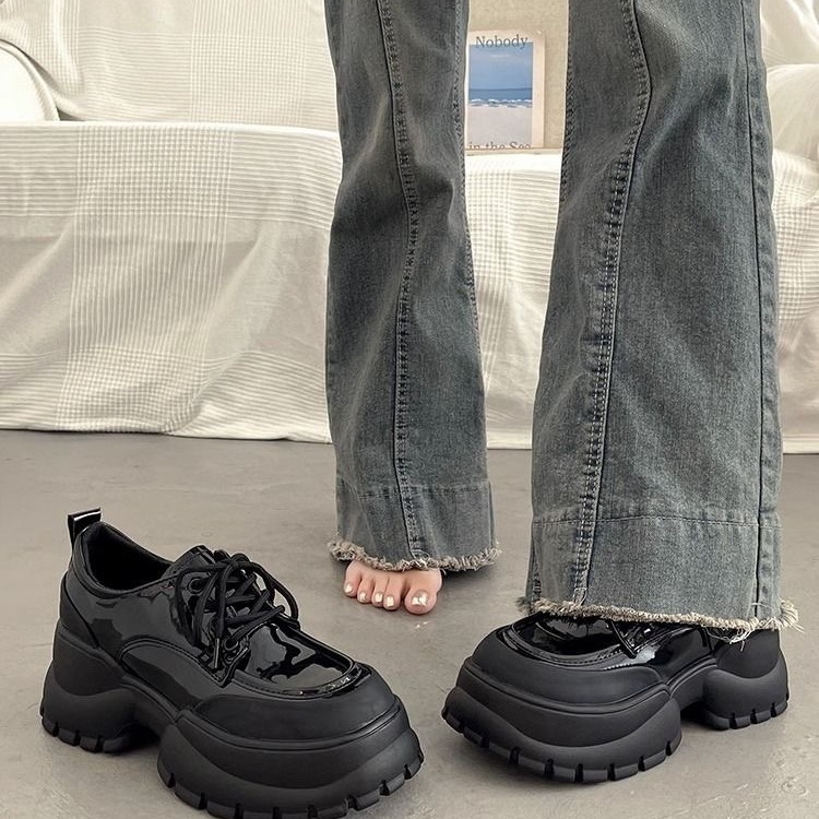 Γυναικεία loafers με χοντρή σόλα σε βρετανικό στυλ, με κορδόνια, συνθετικό δέρμα, για άνοιξη-φθινόπωρο, 2026.