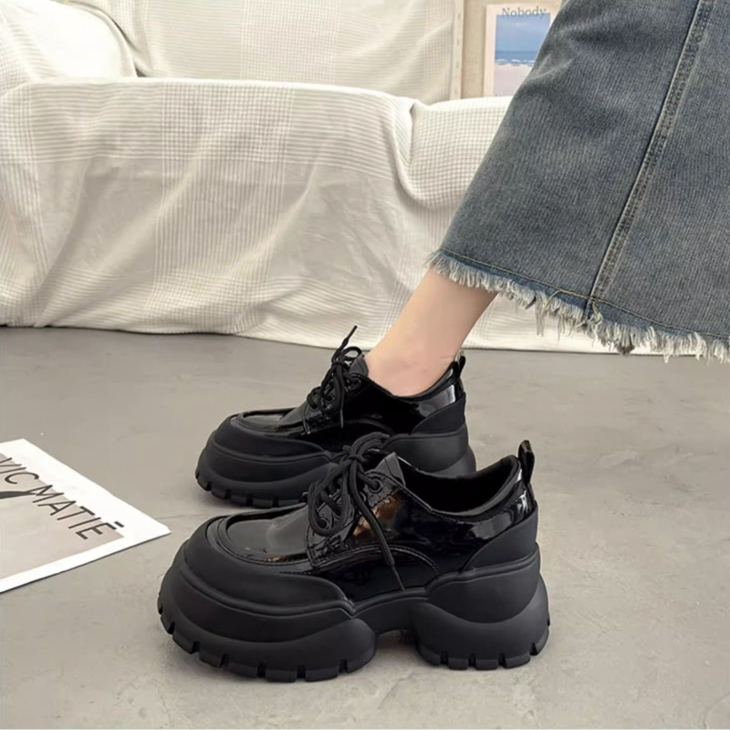 Γυναικεία loafers με χοντρή σόλα σε βρετανικό στυλ, με κορδόνια, συνθετικό δέρμα, για άνοιξη-φθινόπωρο, 2026.