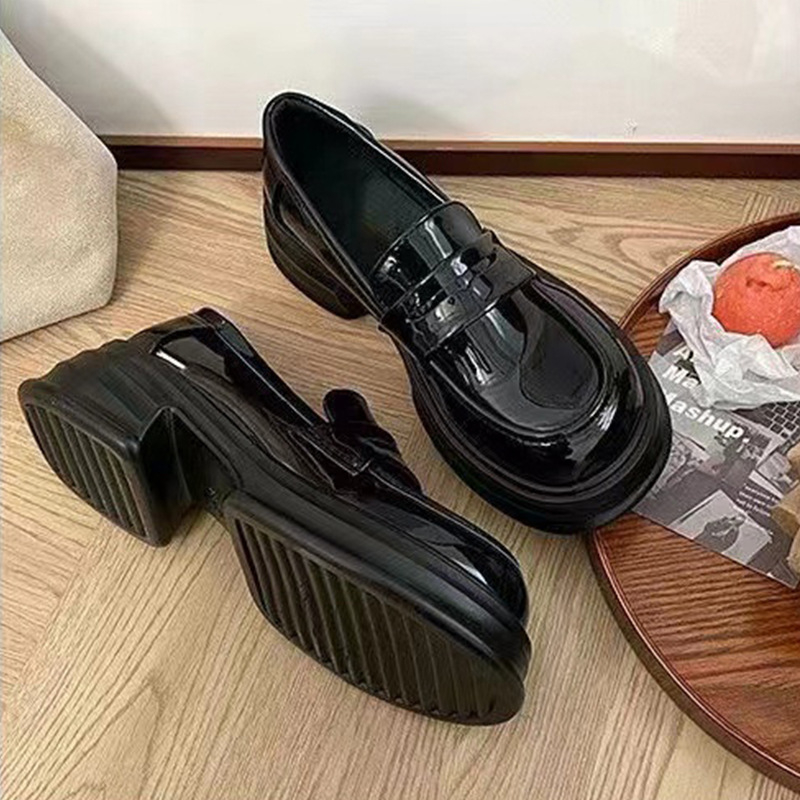 Γυναικείοι loafers σε βρετανικό στυλ, μαύρο PU δέρμα, χοντρή σόλα, ρετρό σχεδίαση, άνοιξη-φθινόπωρο 2025