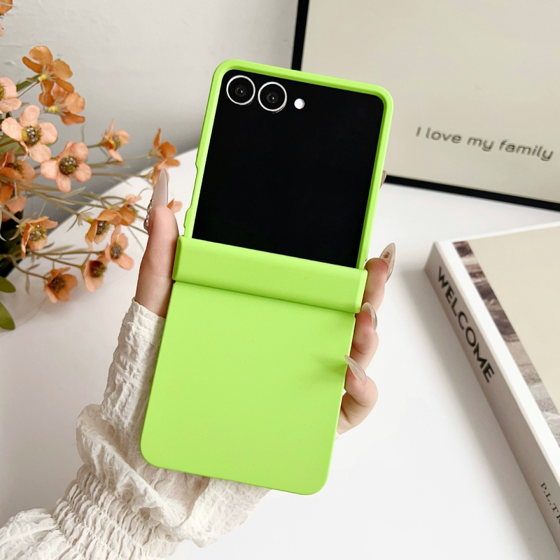Carcasă de protecție minimalistă din PC pentru Samsung Z Flip7, anti-cadere, textură asemănătoare pielii și culoare solidă.