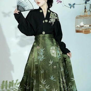 Σετ Hanfu σε στυλ Μίνγκ με μανίκια σε σχήμα βέλους, ανανεωμένο Hanfu για άνοιξη-καλοκαίρι