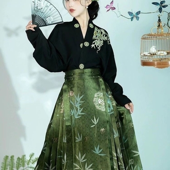Σετ Hanfu σε στυλ Μίνγκ με μανίκια σε σχήμα βέλους, ανανεωμένο Hanfu για άνοιξη-καλοκαίρι