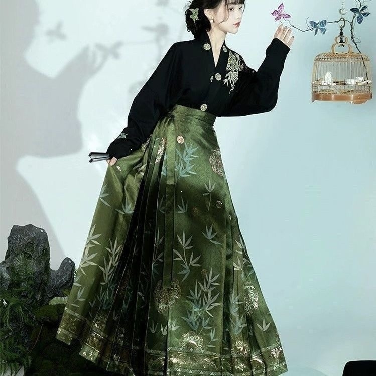 Σετ Hanfu σε στυλ Μίνγκ με μανίκια σε σχήμα βέλους, ανανεωμένο Hanfu για άνοιξη-καλοκαίρι