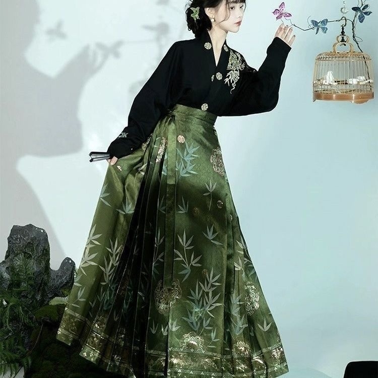 Σετ Hanfu σε στυλ Μίνγκ με μανίκια σε σχήμα βέλους, ανανεωμένο Hanfu για άνοιξη-καλοκαίρι