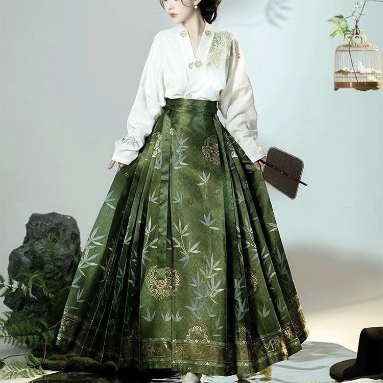 Σετ Hanfu σε στυλ Μίνγκ με μανίκια σε σχήμα βέλους, ανανεωμένο Hanfu για άνοιξη-καλοκαίρι
