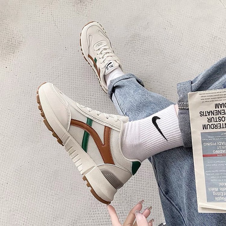 Γυναικείες sneakers τύπου Dad Sneakers, φθινοπωρινός 2025, μοντέρνες, ελαφριές με μαλακή σόλα που κολακεύουν το πόδι
