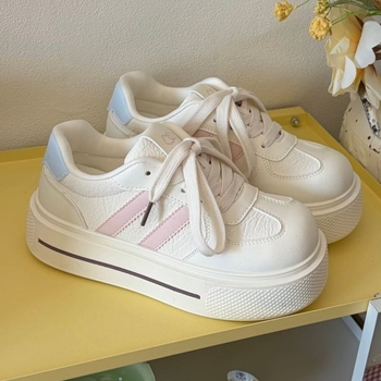 Γυναικείες υπερ-μαλακές sneakers με φαρδιά φτέρνα για αύξηση ύψους, casual λευκά αθλητικά παπούτσια, 2026 άνοιξη