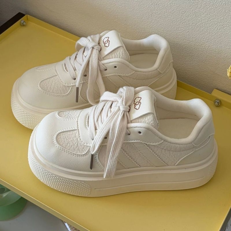 Γυναικείες υπερ-μαλακές sneakers με φαρδιά φτέρνα για αύξηση ύψους, casual λευκά αθλητικά παπούτσια, 2026 άνοιξη