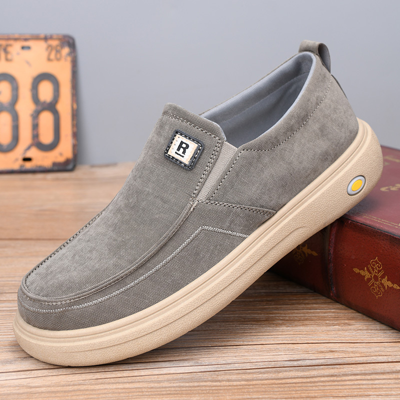 2026 tavasz férfi vászon slip-on cipő — könnyű, csúszásmentes, gumitalp, kerek orr, alacsony sarok