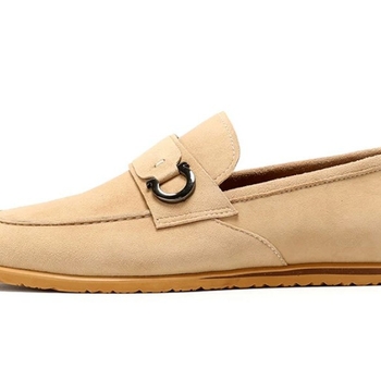 Férfi velúr mokaszín fémkapocsos, slip-on, bézs üzleti cipő