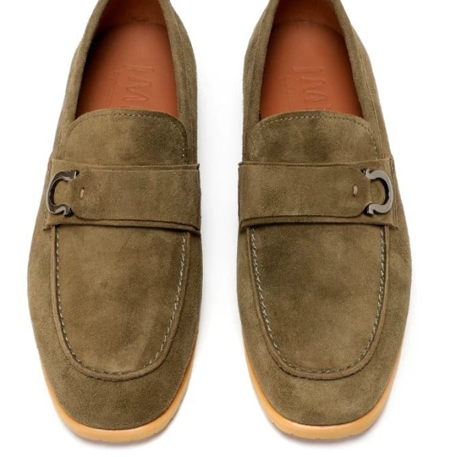 Férfi velúr mokaszín fémkapocsos, slip-on, bézs üzleti cipő