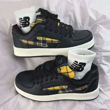 2025 Νέα μαύρη και κίτρινη καρό bread sneakers για γυναίκες, στυλ ζευγαριού, πρωτότυπο σχέδιο με αστραπές, ευέλικτα καθημερινά παπούτσια