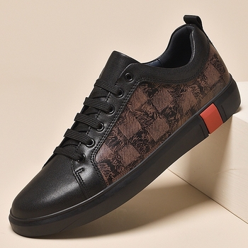 Férfi bőrből készült színblokkokkal ellátott alacsony profilú sneaker, elegáns–casual irodai lábbeli