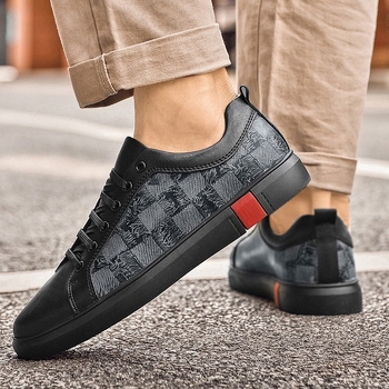 Férfi bőrből készült színblokkokkal ellátott alacsony profilú sneaker, elegáns–casual irodai lábbeli