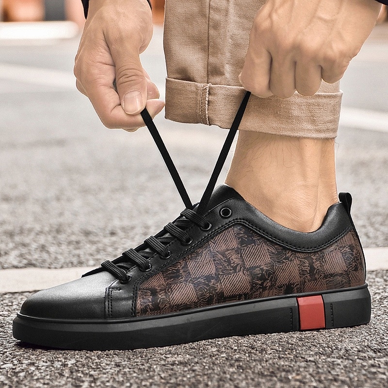 Férfi bőrből készült színblokkokkal ellátott alacsony profilú sneaker, elegáns–casual irodai lábbeli