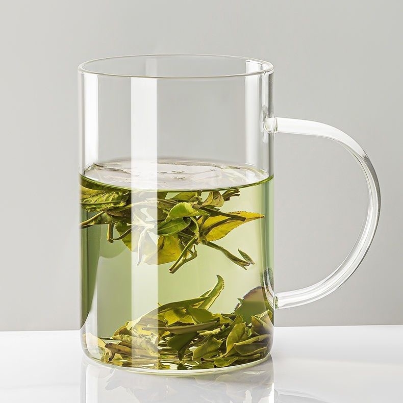 Cană din sticlă borosilicat rezistentă la temperaturi, cu capac, scară de măsurare și mâner, pentru birou și casă.