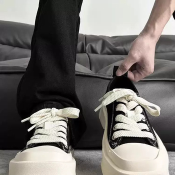 Férfiaknak fehér vászon sneakers vastag talppal a magasság növelésére, négyzetes orrú derbi stílusú cipő
