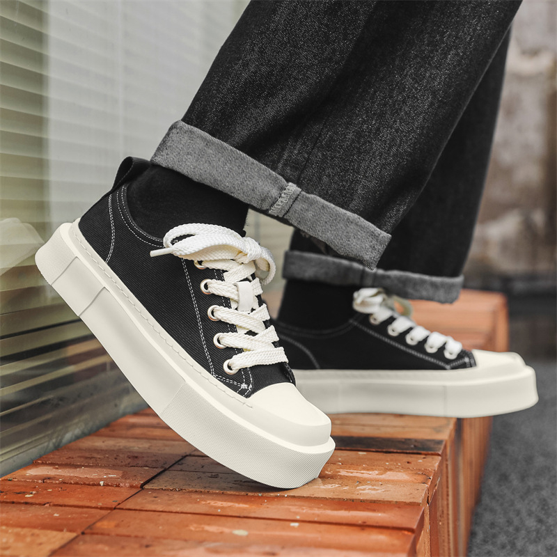 Férfiaknak fehér vászon sneakers vastag talppal a magasság növelésére, négyzetes orrú derbi stílusú cipő