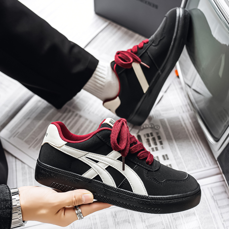 Férfi mindennapi sneaker 2025 téli, vászon felsőrész bőrhatású panelokkal, alacsony szár, vulkanizált talp, fűzőkkel, koreai stílus