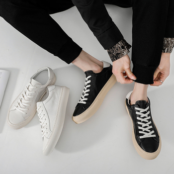 Férfi alacsony profilú bőr sneaker, koreai stílus, divatos és sokoldalú mindennapi cipő, légáteresztő, fehér