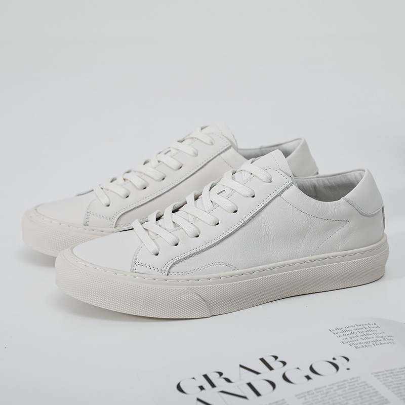 Férfi alacsony profilú bőr sneaker, koreai stílus, divatos és sokoldalú mindennapi cipő, légáteresztő, fehér