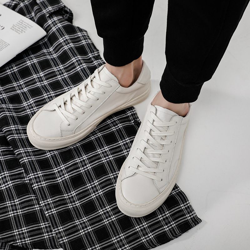 Férfi alacsony profilú bőr sneaker, koreai stílus, divatos és sokoldalú mindennapi cipő, légáteresztő, fehér