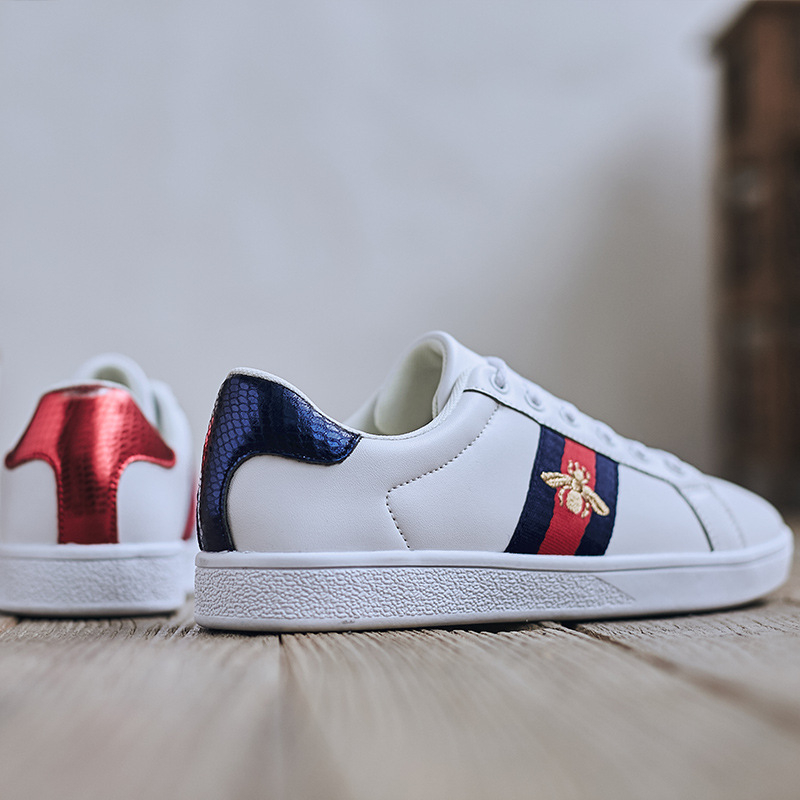 Little Bee fehér sneakers nőknek és férfiaknak, mindennapi skateboardcipők hímzett mintával, divatos és sokoldalú, kiváló minőség
