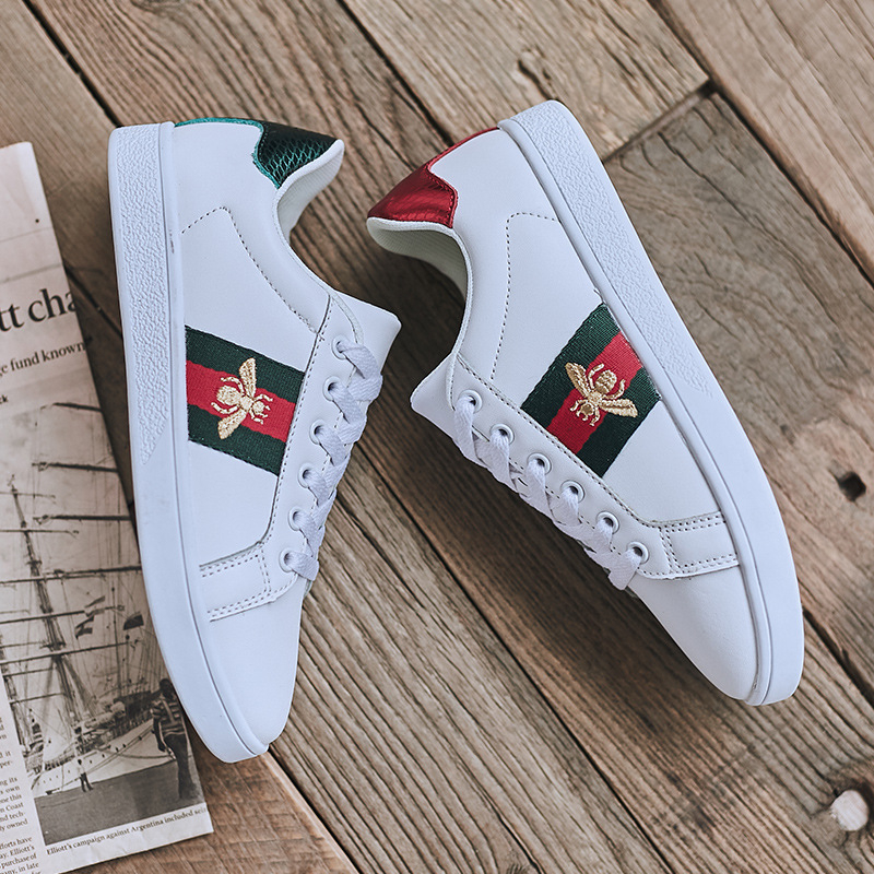 Little Bee fehér sneakers nőknek és férfiaknak, mindennapi skateboardcipők hímzett mintával, divatos és sokoldalú, kiváló minőség
