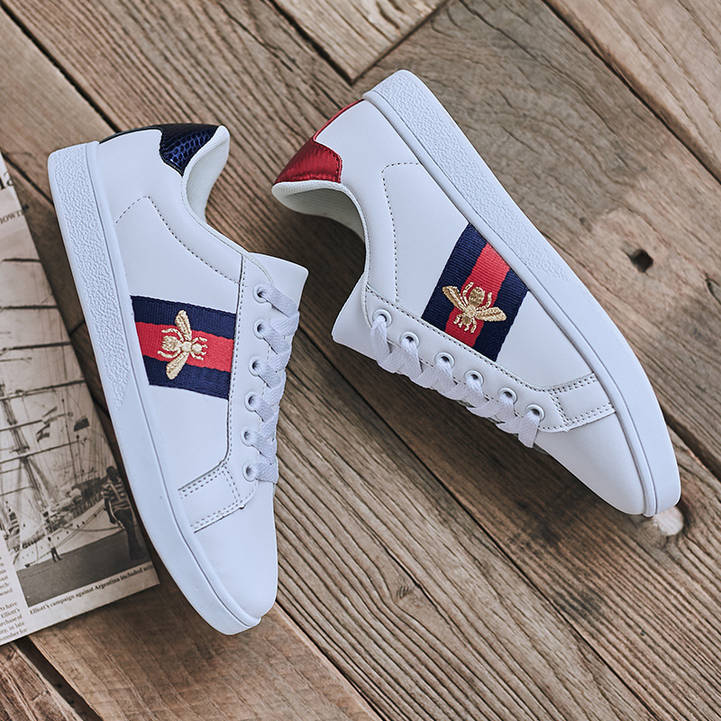 Little Bee fehér sneakers nőknek és férfiaknak, mindennapi skateboardcipők hímzett mintával, divatos és sokoldalú, kiváló minőség