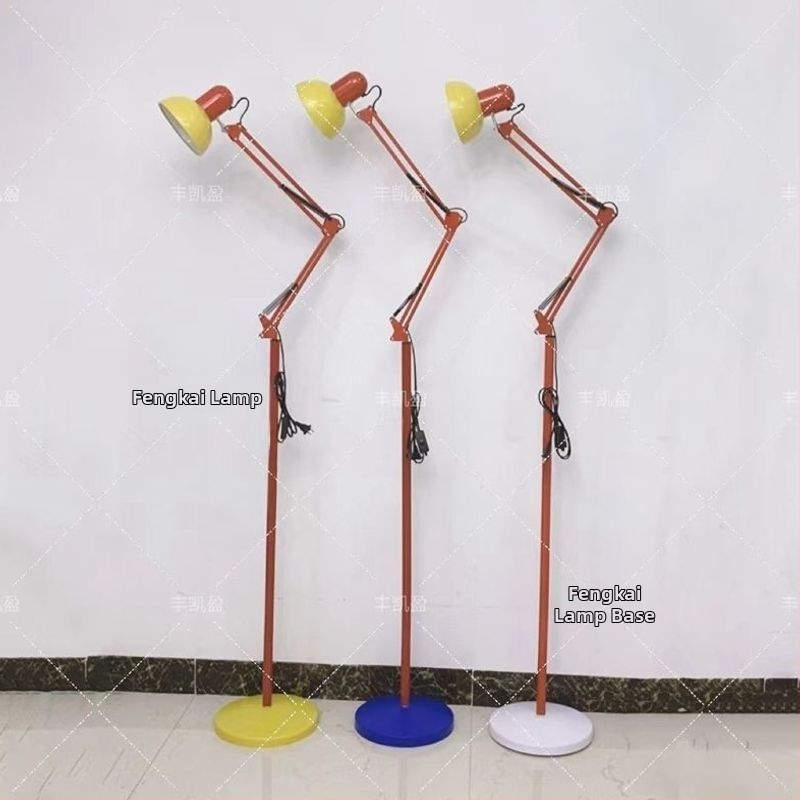 Stojaca lampa v severskom štýle do detskej izby s tienidlom z peria, látkovým telom, energeticky úsporné osvetlenie, osvetľuje 10–15 m², 110–240 V, certifikácia FCC