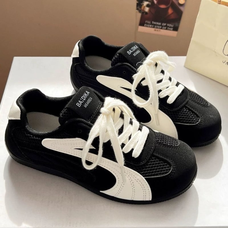Γυναικείες καλοκαιρινές καμβά sneakers με ανάπνευσιμη διχτυωτή επάνω επιφάνεια, ελαφριά σόλα, μαύρες