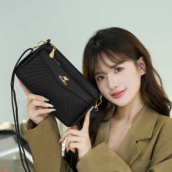 Γυναικεία crossbody τσάντα από μαλακό δέρμα, μικρός τετράγωνος σχεδιασμός, με πολλές θήκες