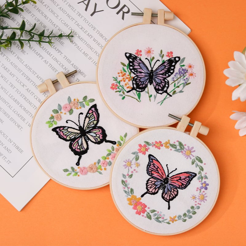 Pillangó hímzés DIY készlet – anyagcsomag és vászon
