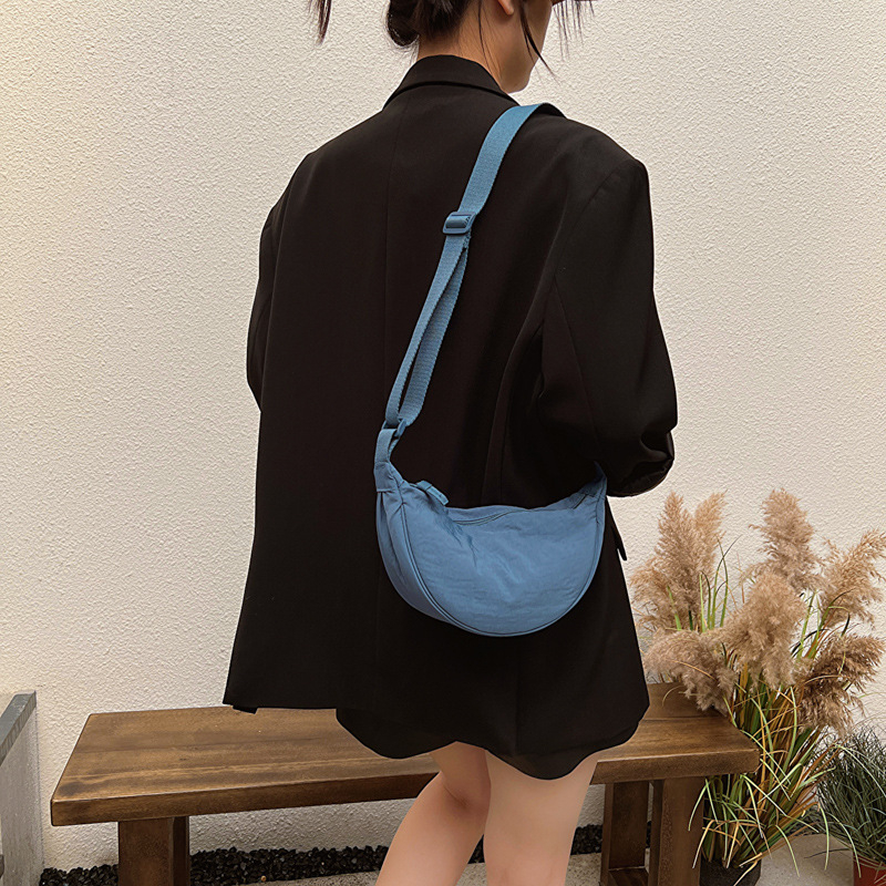 Νάιλον τσάντα crossbody σε στυλ dumpling, κορεατικό στυλ, μονόχρωμη, μεγάλη χωρητικότητα, καθημερινή χρήση