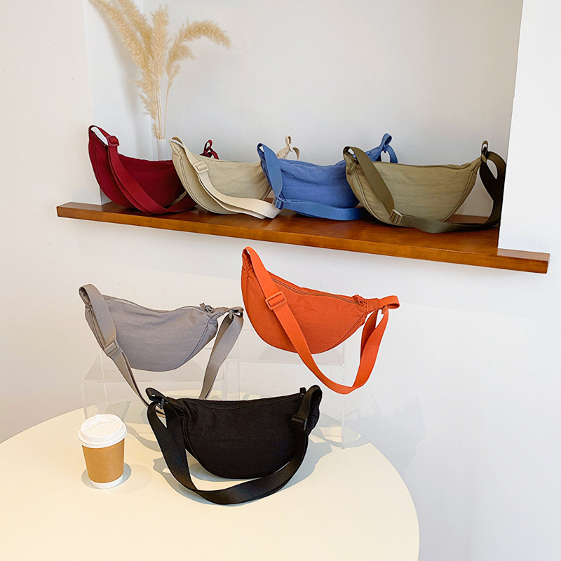 Νάιλον τσάντα crossbody σε στυλ dumpling, κορεατικό στυλ, μονόχρωμη, μεγάλη χωρητικότητα, καθημερινή χρήση