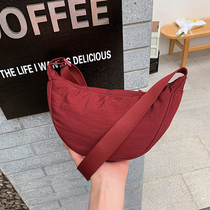 Νάιλον τσάντα crossbody σε στυλ dumpling, κορεατικό στυλ, μονόχρωμη, μεγάλη χωρητικότητα, καθημερινή χρήση