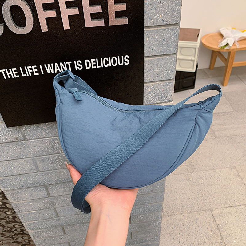 Νάιλον τσάντα crossbody σε στυλ dumpling, κορεατικό στυλ, μονόχρωμη, μεγάλη χωρητικότητα, καθημερινή χρήση