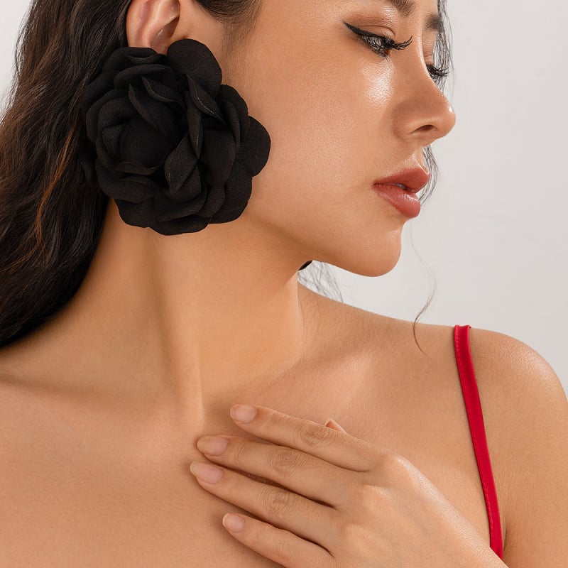 Χειροποίητο κολιέ chokers με τρισδιάστατο τριαντάφυλλο από ύφασμα, περιτυλιγμένο με κλωστή κεριού, καμέλια