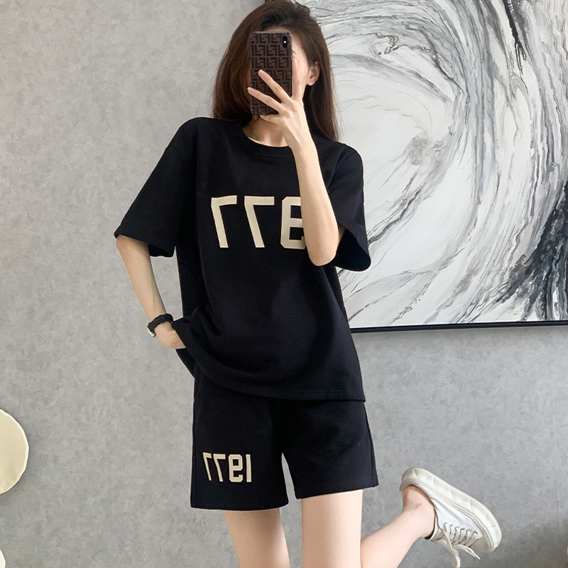 Γυναικείο σετ T‑shirt με χαλαρό αθλητικό ύφος, καλοκαίρι 2024, κορεατικό στυλ μόδας, κοντομάνικη μπλούζα και cropped παντελόνια, σετ δύο τεμαχίων