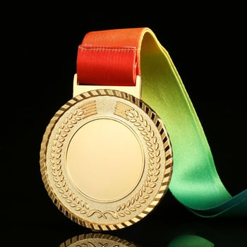 Személyre szabott aranyozott fémmedálok kosárlabdára, maratonra, futásra, görkorcsolyázásra, tollaslabdára és nyári tábor emlékére