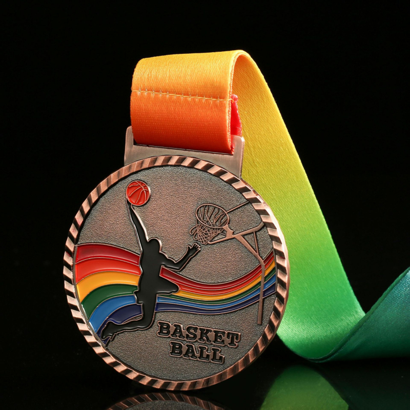 Személyre szabott aranyozott fémmedálok kosárlabdára, maratonra, futásra, görkorcsolyázásra, tollaslabdára és nyári tábor emlékére