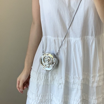 Μεταλλική τσάντα με καμέλια, μίνι βραδινή crossbody clutch